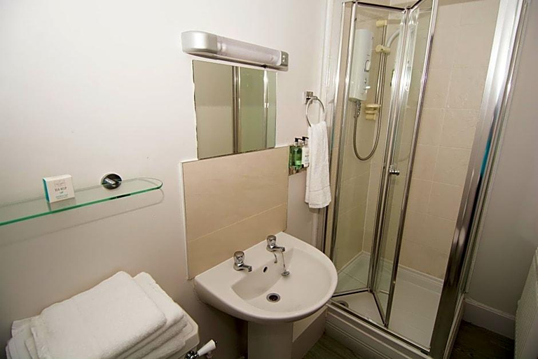 Bathroom 4, Tullie Inn, West Dunbartonshire