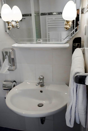 Bathroom 1, Bach Hotel Zur Porta, Minden-Lübbecke
