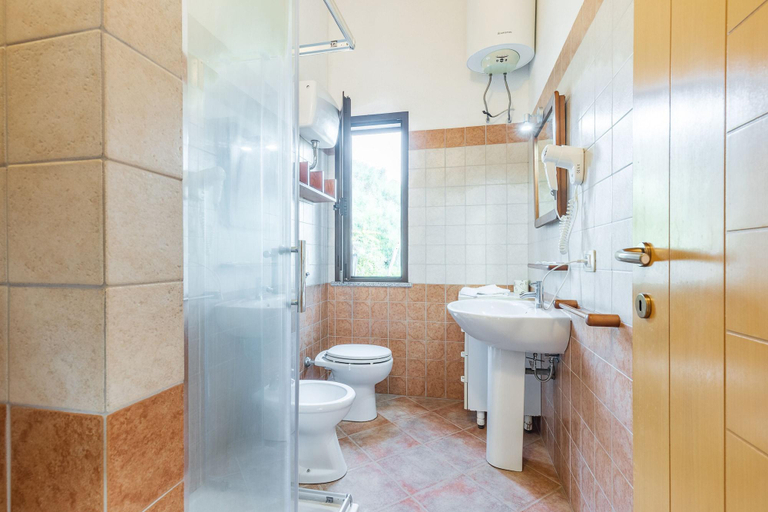 Bathroom 5, Albergo Residenziale Menhirs, Oristano