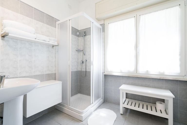 Bathroom 5, B&B Miami Beach, Lucca