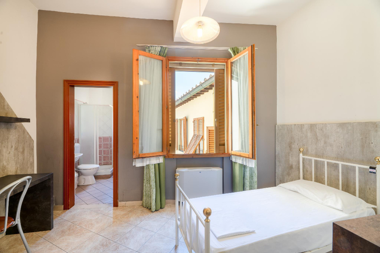 Bedroom 4, Archi Rossi Hostel, Florence