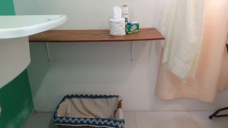 Room 4, Hacienda Tropical Guest House