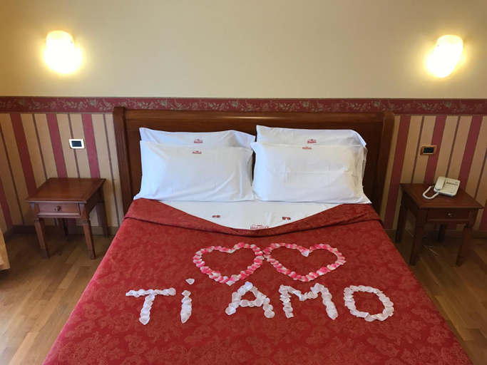 Bedroom 4, Hotel Holiday, Viterbo