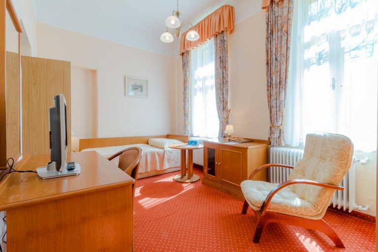 Bedroom 1, Spa Hotel Svoboda, Cheb