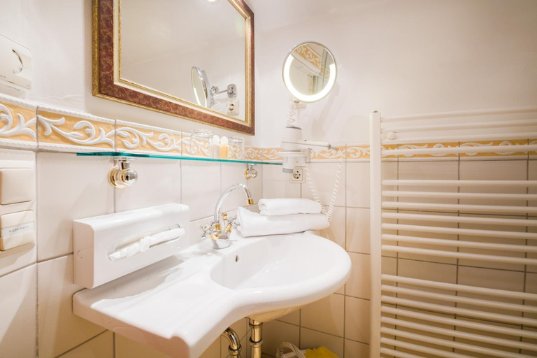 Bathroom 4, Hotel Alpenschlossl, Sankt Johann im Pongau