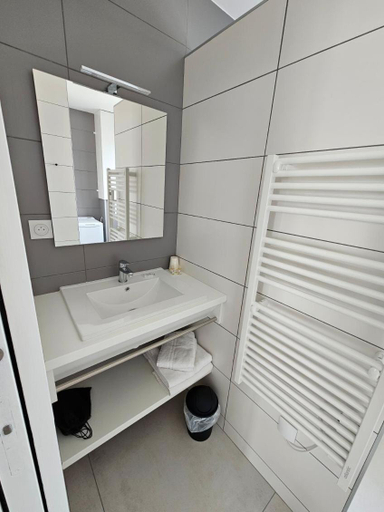 Bathroom 3, Hotel Les Dunes, Vendée