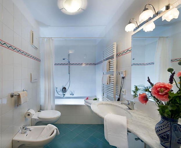 Bathroom 4, Perwanger, Bolzano