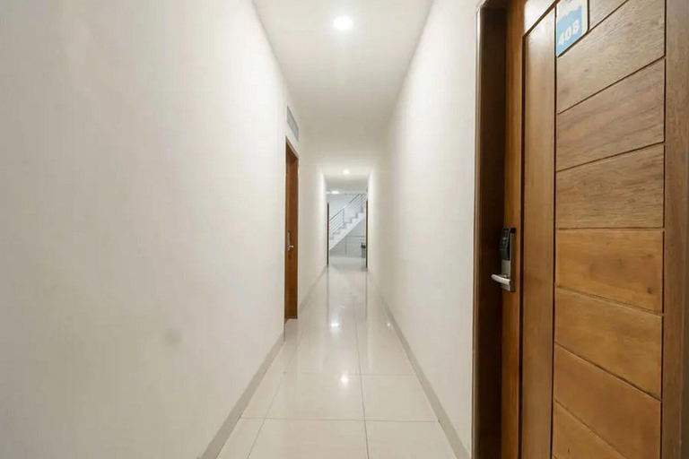 Lobby 5, Formerly RedDoorz Plus @ Cemara Asri Medan