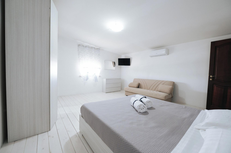 Room 5, Gioema, Latina