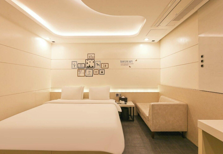 Room 2, Moon Bay Hotel, Suyeong