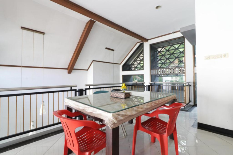 Lobby 4, Dinnar Homestay Syariah, Surabaya