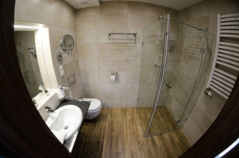 Bathroom 3, Lando, Tarnowskie