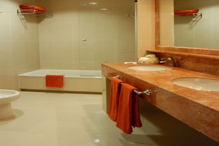 Bathroom 4, Galeon Hotel, Santa Cruz de Tenerife