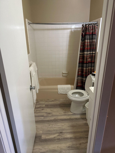 Bathroom, Sportsman's Lodge, Cleburne