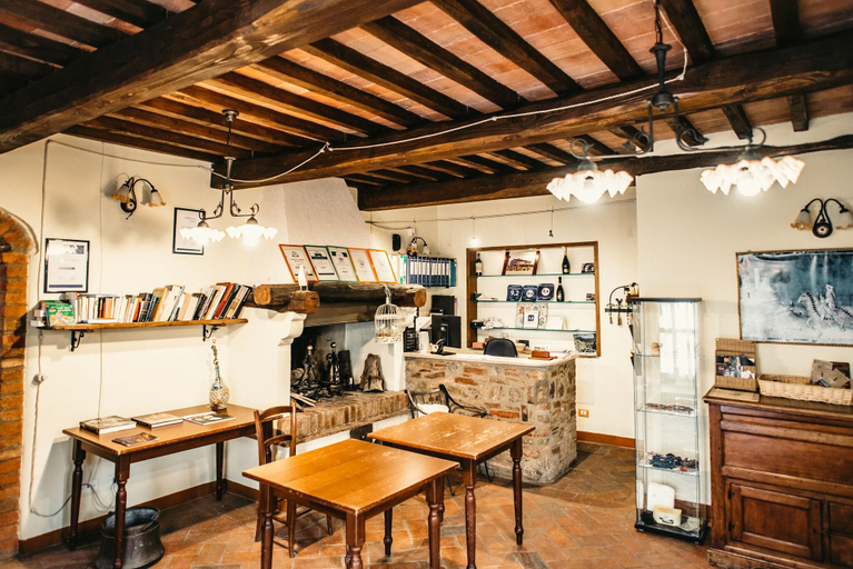 Public Area 2, casa di Campagna, Siena