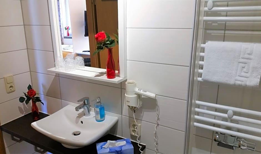 Bathroom 4, Hotel-Pension Grüne Linde, Nordsachsen