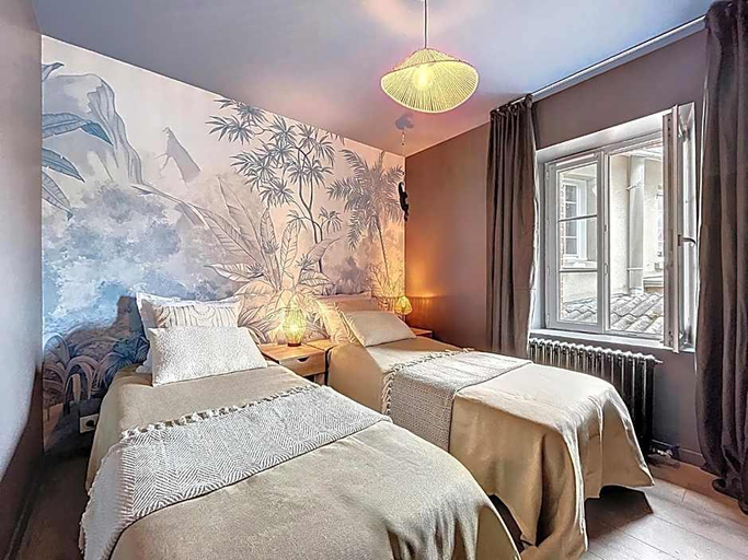 Room 3, Hotel Des Bains, Manche