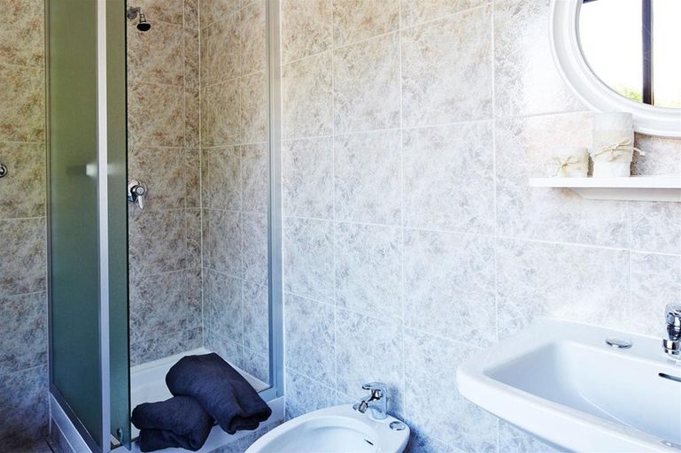 Bathroom 4, Hotel 2000, Como