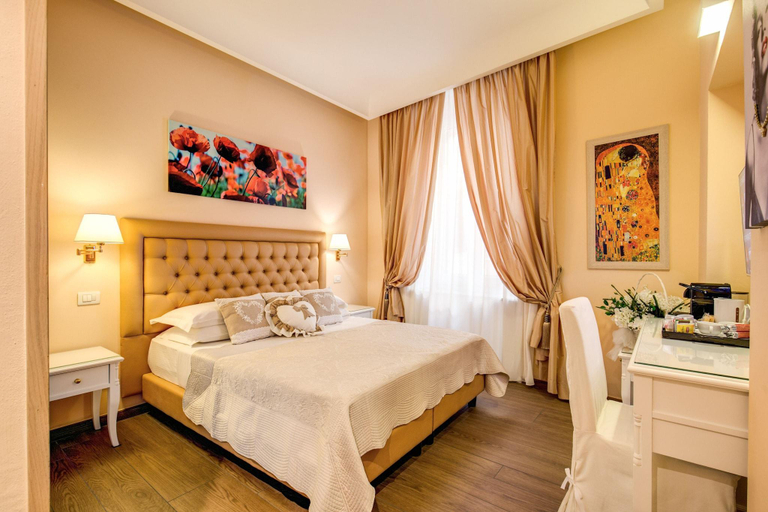 Room 4, Rome55 - Piazza di Spagna, Rome