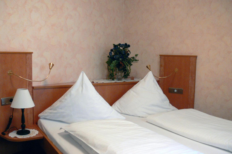 Bedroom 1, Quellenhof, Ahrweiler