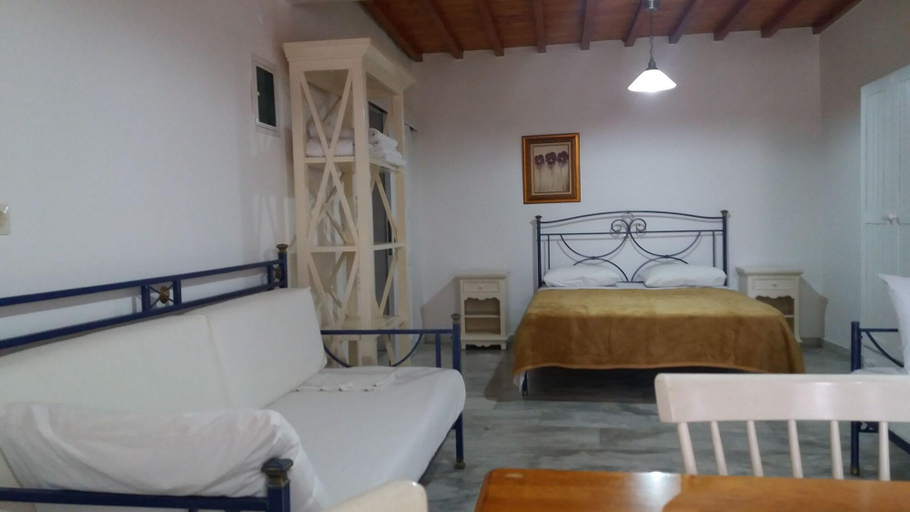 Bedroom 2, Manos Rooms, South Aegean