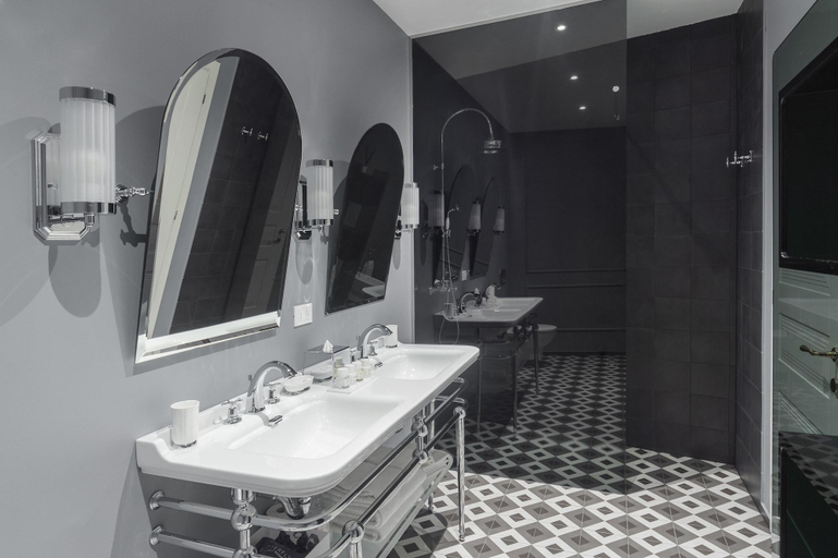 Bathroom 4, Butterfly Boutique Rooms, Verona