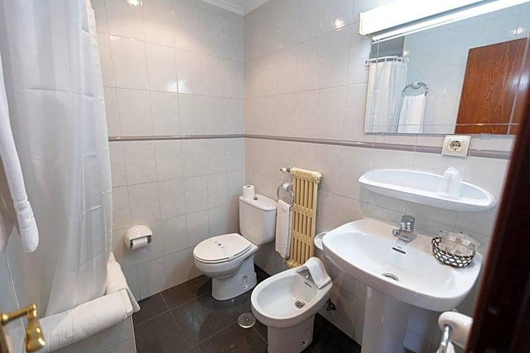 Bathroom 4, Eladia, Asturias