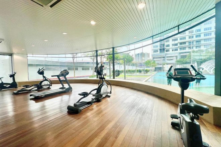 Fitness facility 2, Puchong SkyPod Residence 1-10pax next to IOI Mall Wi-Fi MRT, Puchong
