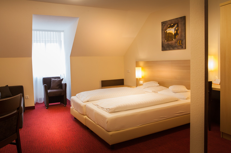 Bedroom 2, Flair Hotel Weinstube Lochner, Main-Tauber-Kreis