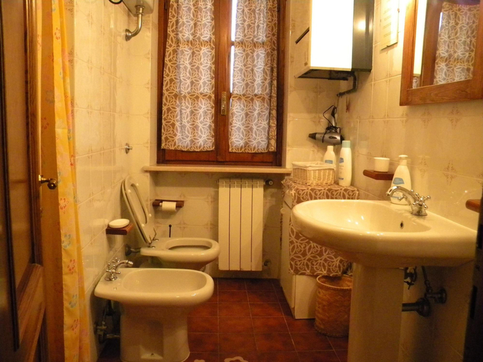 Bathroom, La Costa, Frosinone