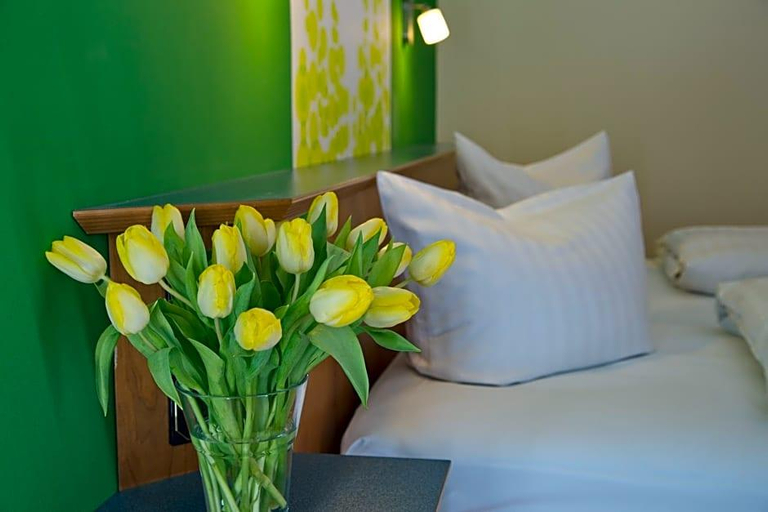 Room 3, Stadtcafé, Bad Kissingen