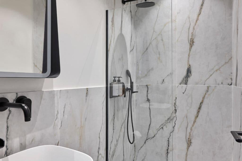 Bathroom 5, Nur Epoch Concept, Attica