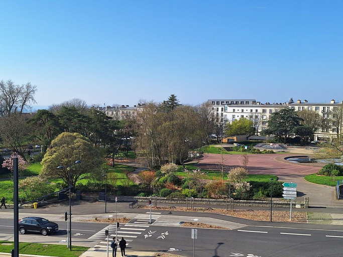 Exterior & Views 2, Hotel de la Gare Brest, Cher
