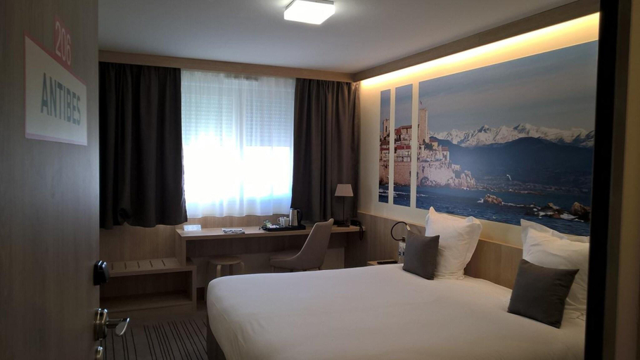 Room 3, Brit Hotel Montargis, Loiret
