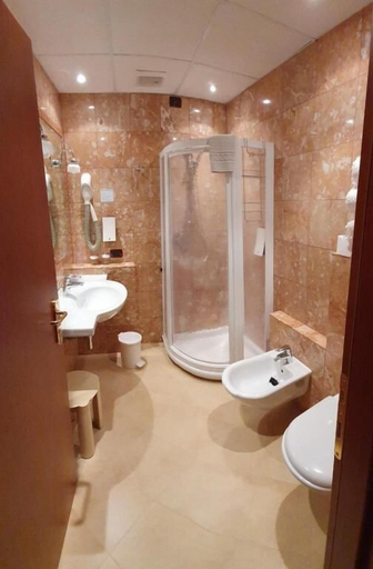 Bathroom 4, Hotel Diana, Verona