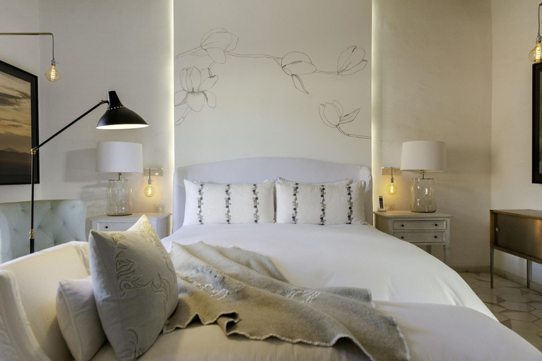 Room 5, Lotel at Doce18 Concept House, Allende