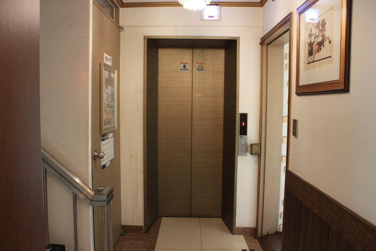 Public Area 2, Coups, Jongno