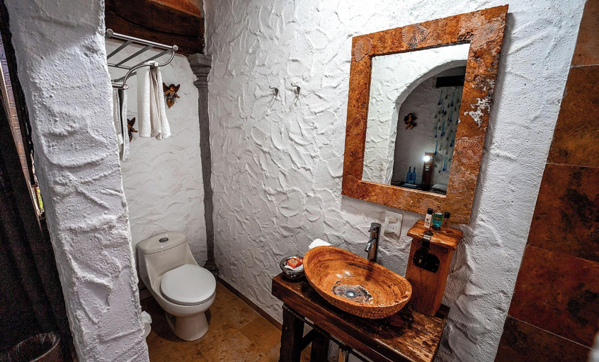 Bathroom 4, Hacienda Tepetlcalli Hotel Museo & Spa 1870, Venustiano Carranza