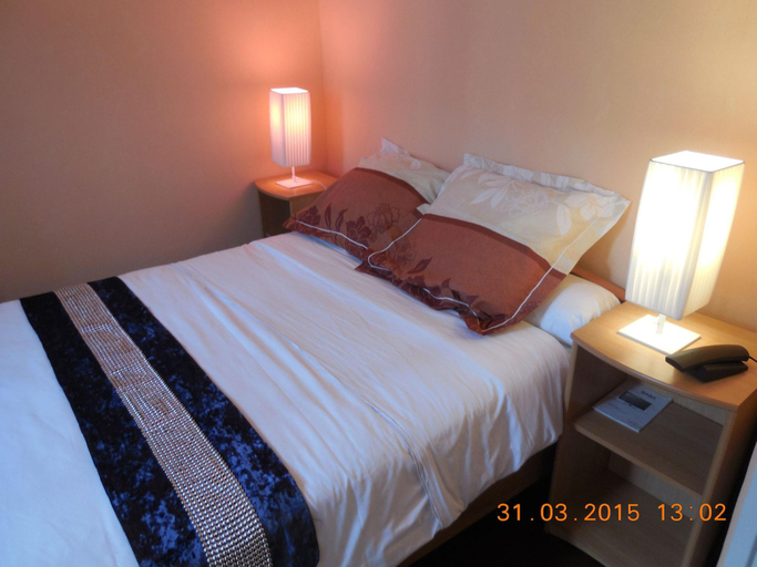 Bedroom 1, Hôtel Le Petit Château, Hauts-de-Seine