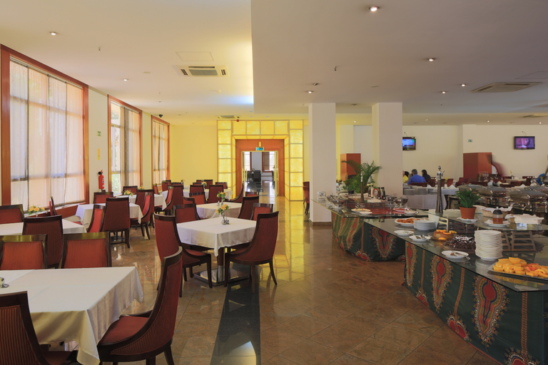 Food & Drinks 4, Ritz Victoria Garden, Viana