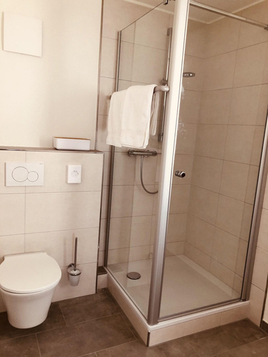 Bathroom 4, Hotel Restaurant Schiff, Ortenaukreis