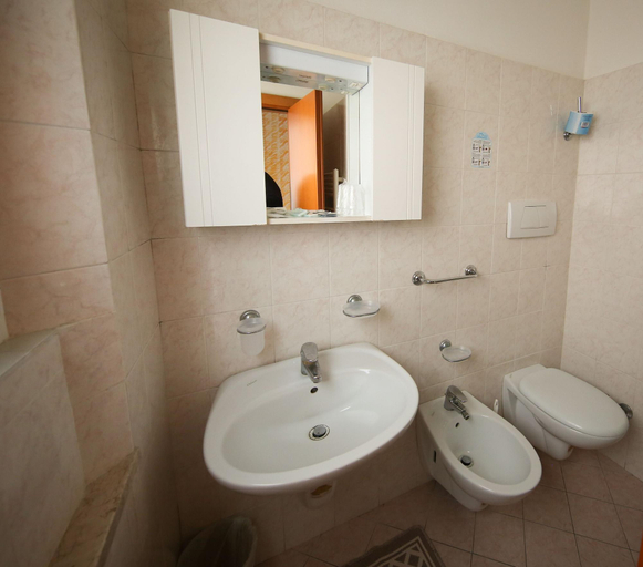 Bathroom 4, Hotel Petrarca, Rimini