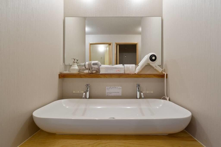Bathroom 5, GrapeHouse Koenji - Hostel, - Caters to Women, Nakano City