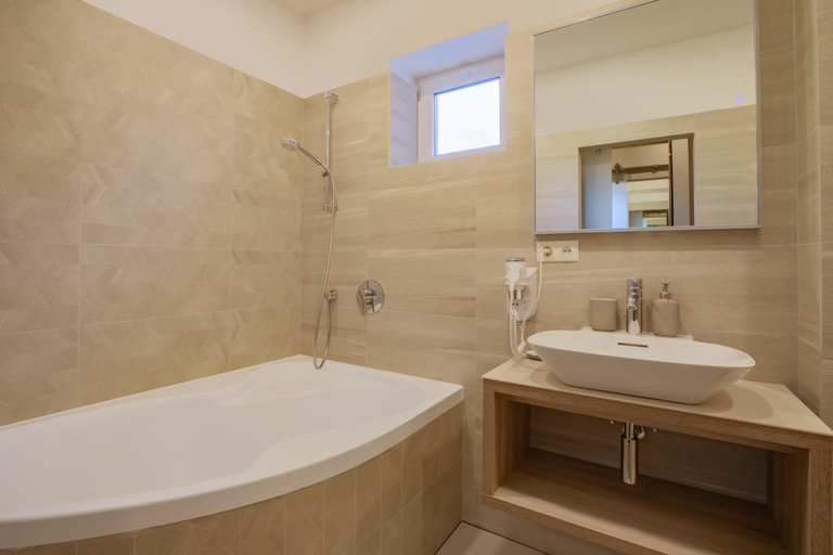Bathroom 4, Jitrenka, Tachov