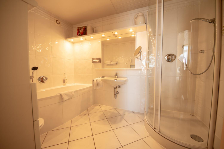 Bathroom 4, Kastanienhof, Hameln-Pyrmont