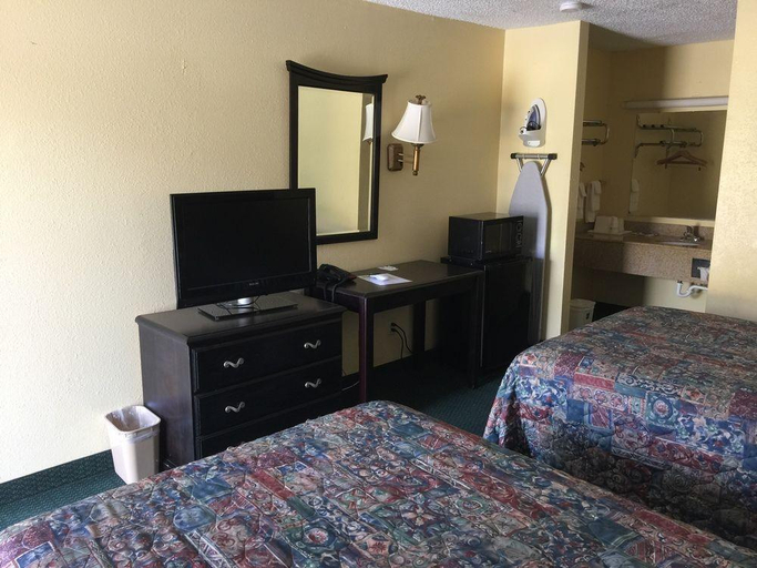 Bedroom 3, Knights Inn Independence, Montgomery