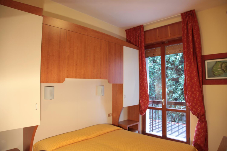 Bedroom 2, Merano, Verona