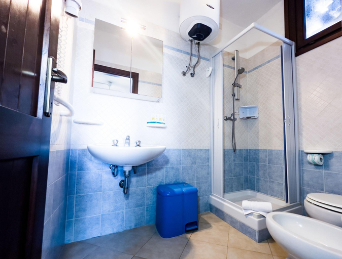 Bathroom 3, Residence Hotel La Pelosetta, Sassari