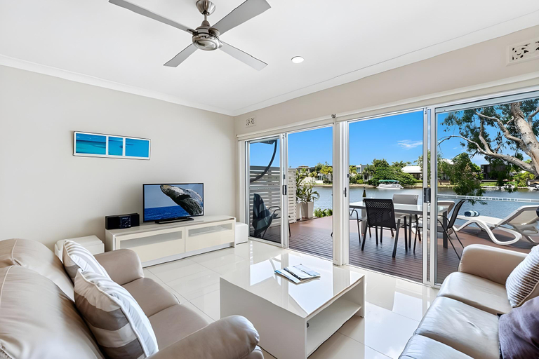Room 4, Noosa Entrance Waterfront Resort, Noosa - Noosa-Noosaville