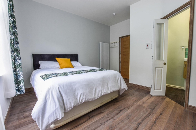 Room 2, Regency GuestHouse Manchester North, Manchester